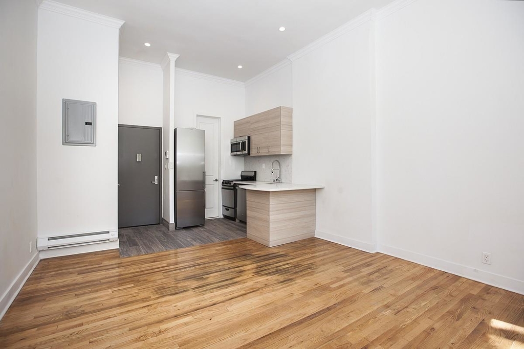 410 West 22nd Street - Photo 4