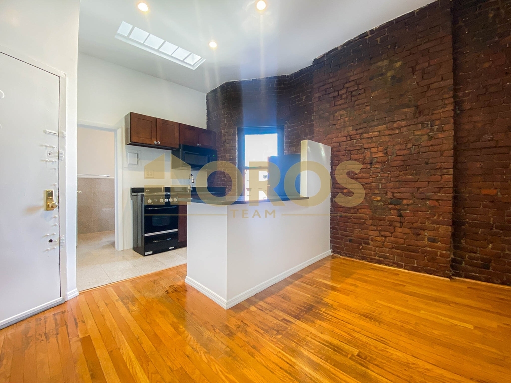 40 Clinton Street - Photo 0