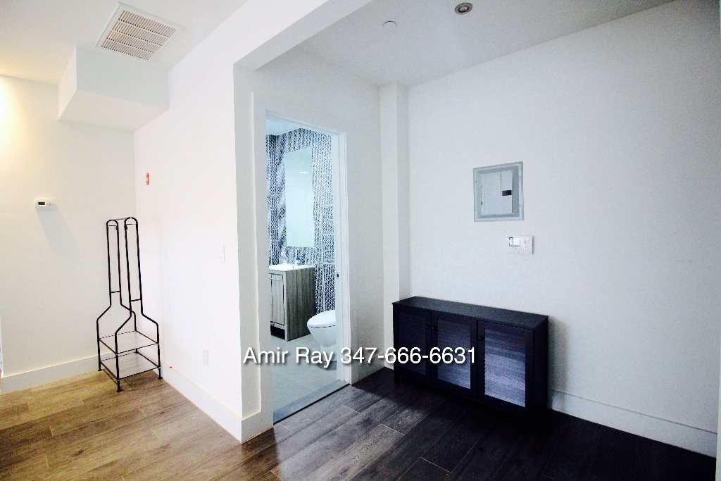 609 Saint John's Pl - Photo 4