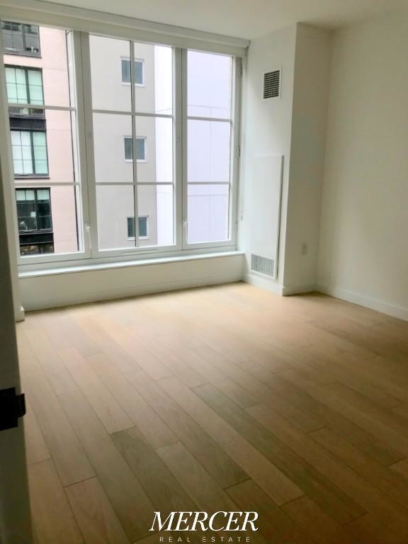 535 West 43rd Street - Photo 9