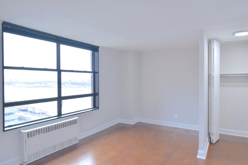 3333 Broadway - Photo 2