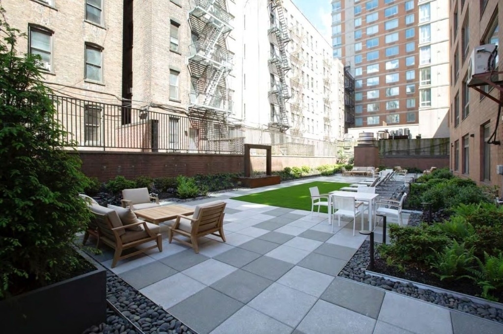 311 West 50th Street - Photo 5