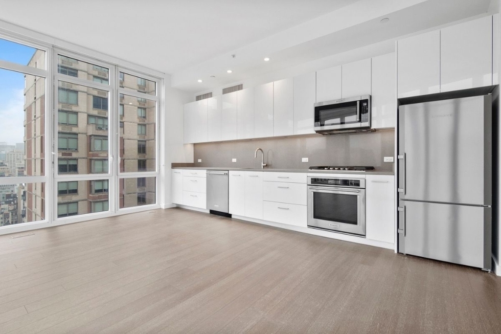 42 West 33rd Street - Photo 2