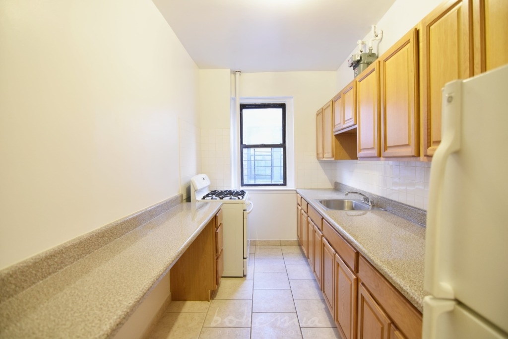 577 Isham Street - Photo 1