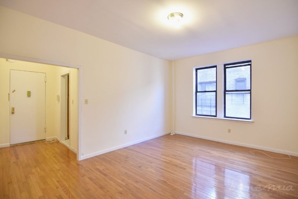 577 Isham Street - Photo 0