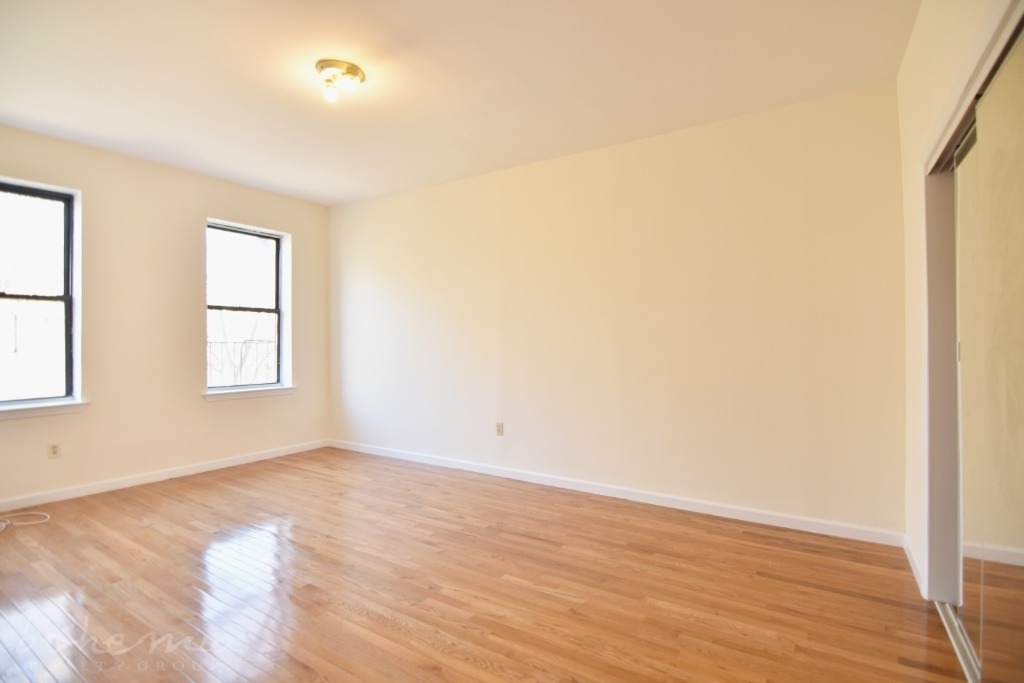 577 Isham Street - Photo 2