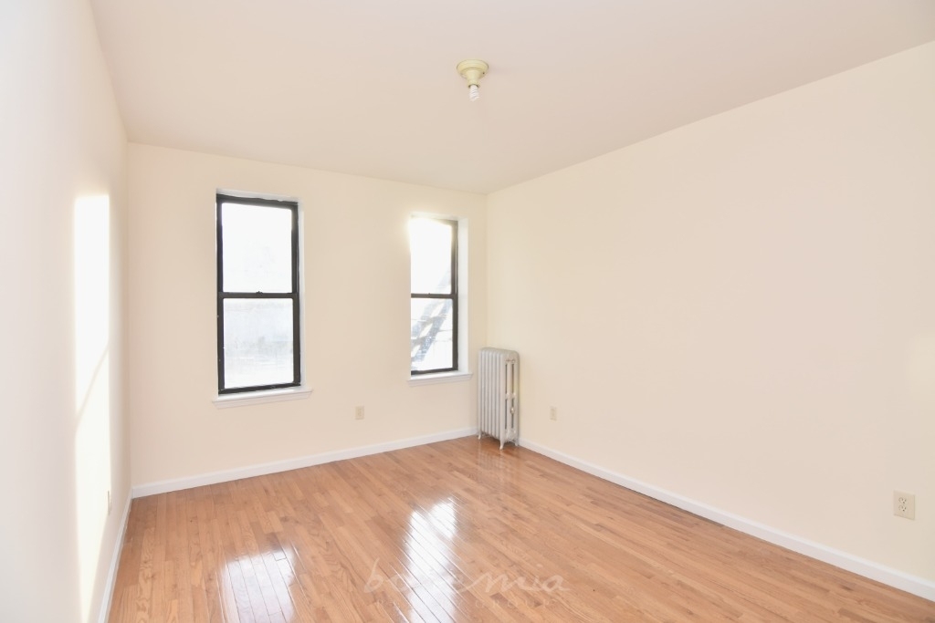 4500 Broadway - Photo 2