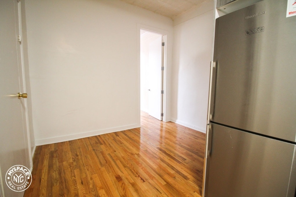 33 Montrose Avenue - Photo 1