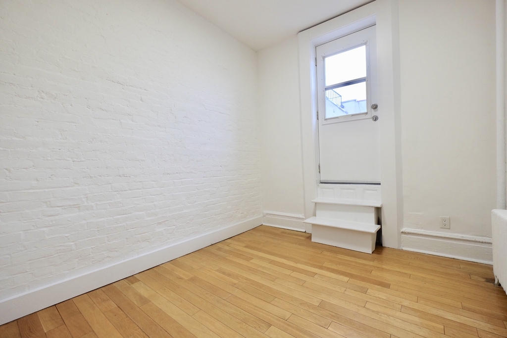 759 St Nicholas Ave - Photo 3