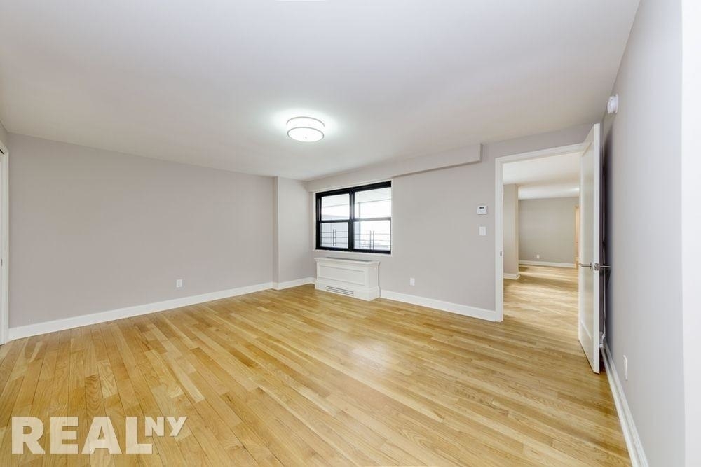 East 81st Street - Photo 10