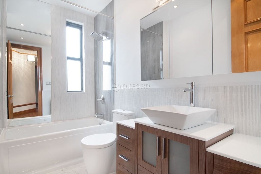 575 West End Avenue - Photo 1