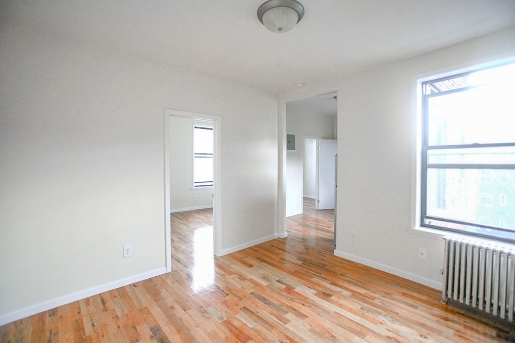 244 Roebling  - Photo 2