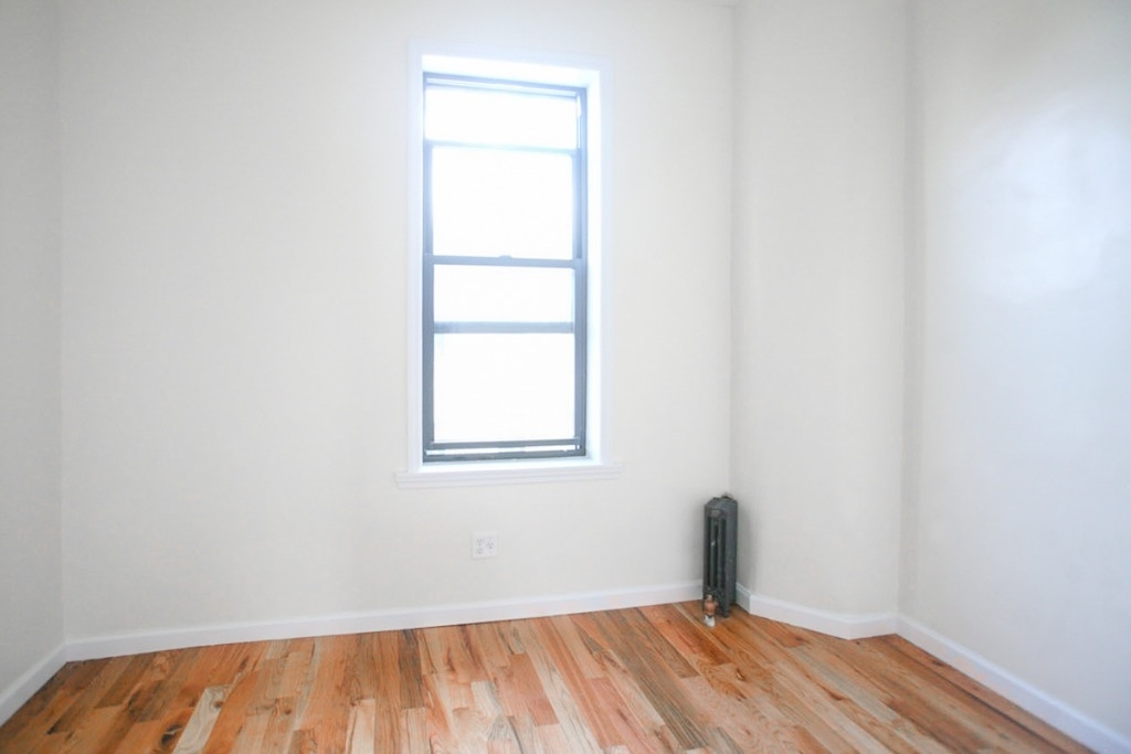 244 Roebling  - Photo 4