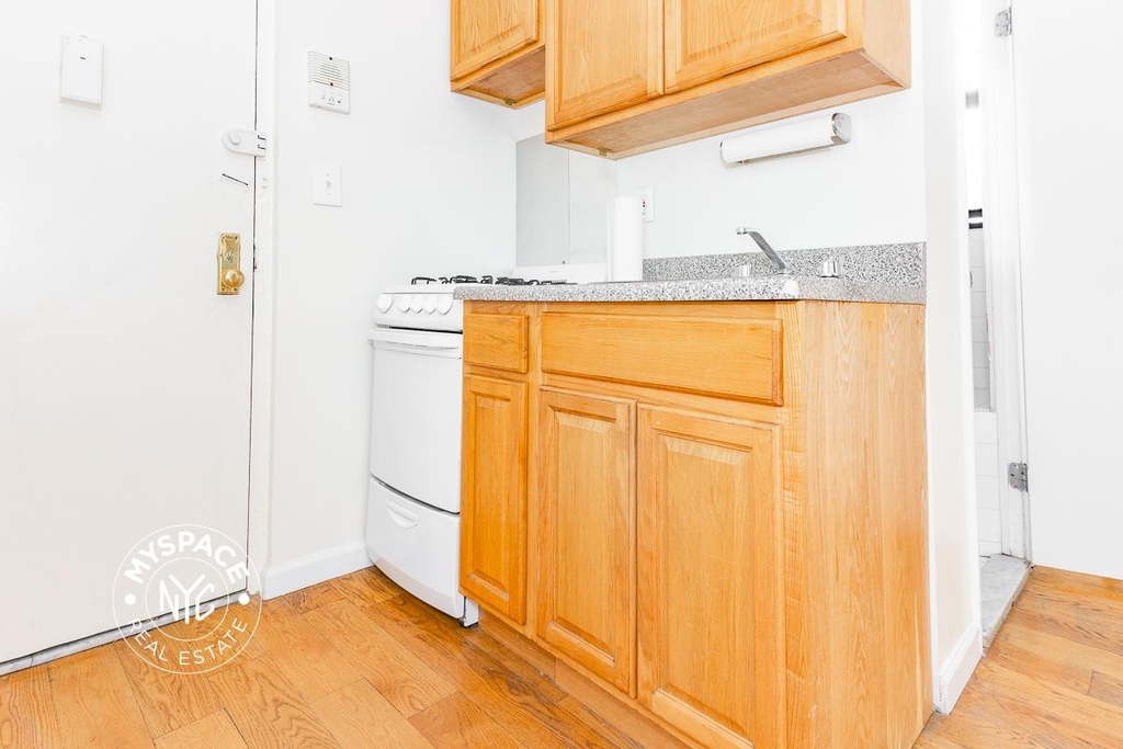 244 Roebling Street - Photo 4