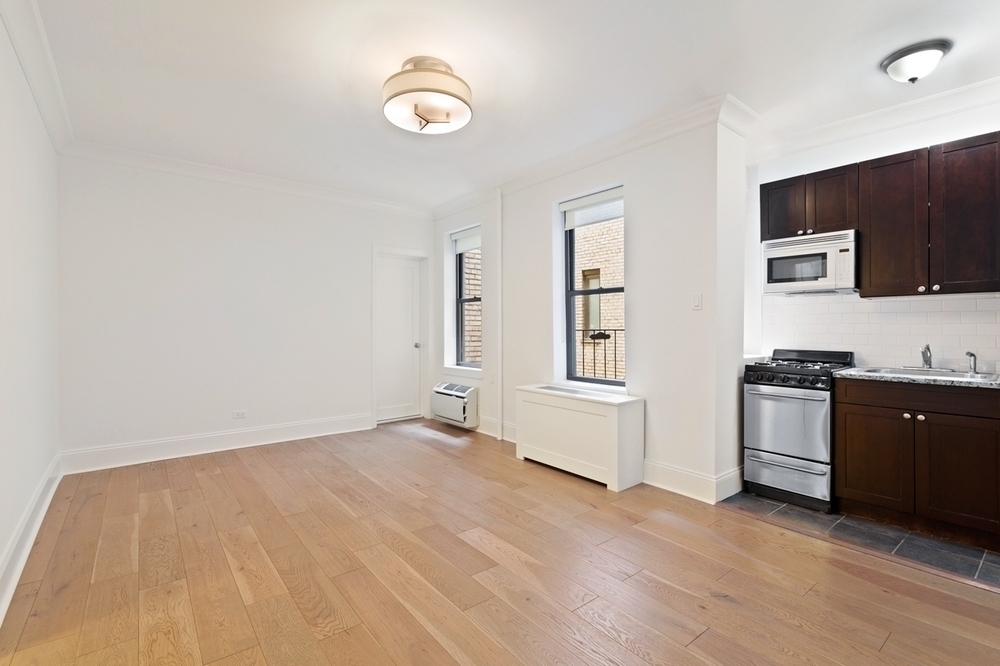 301 E 21st Street - Photo 3