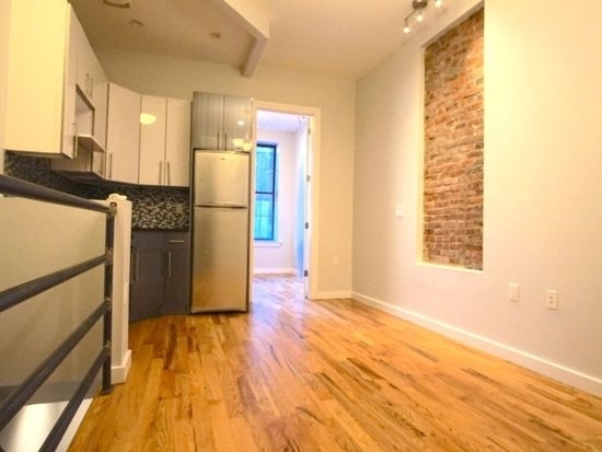 381 S 3rd St  Brooklyn, NY 11211 - Photo 4