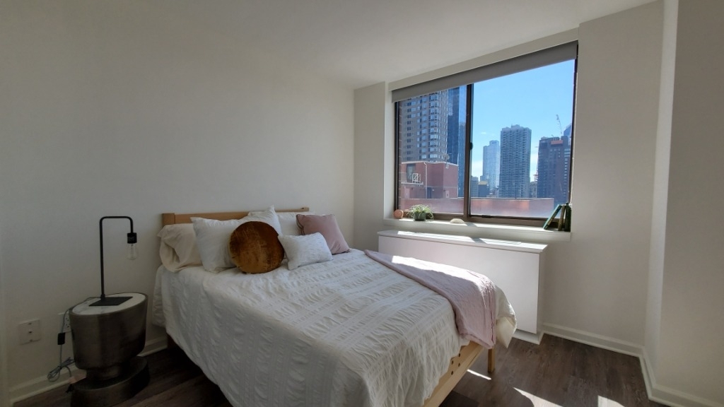 520 West 43rd Street - Photo 1