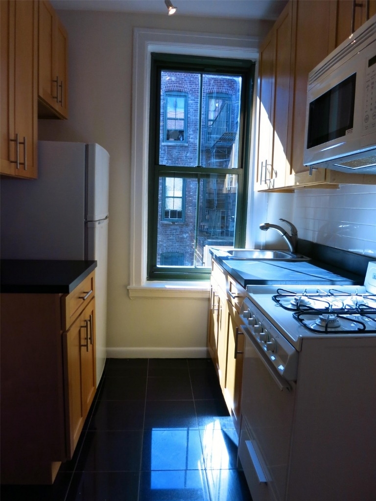 East 78th Street and York Avenue - Photo 2