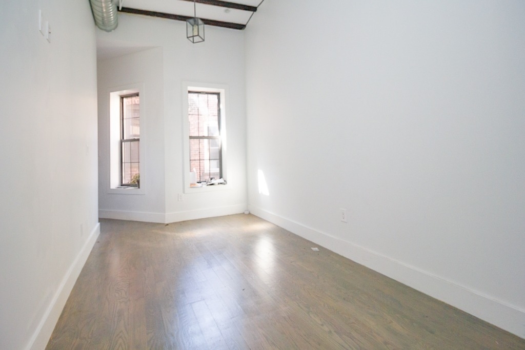 1092 Nostrand - Photo 4