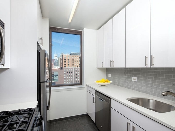 520 West 43rd Street - Photo 1