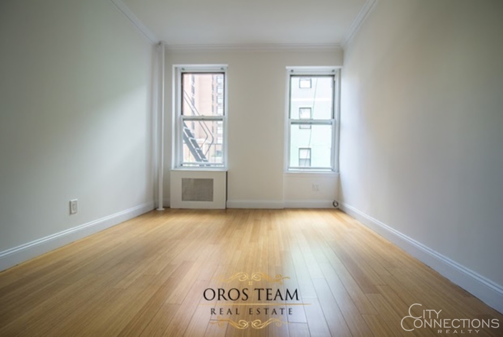 38 Grand St - Photo 1