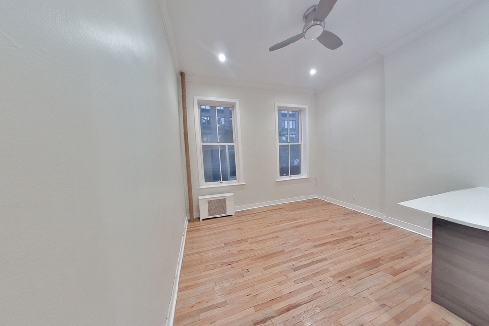 410 West 22nd Street - Photo 6