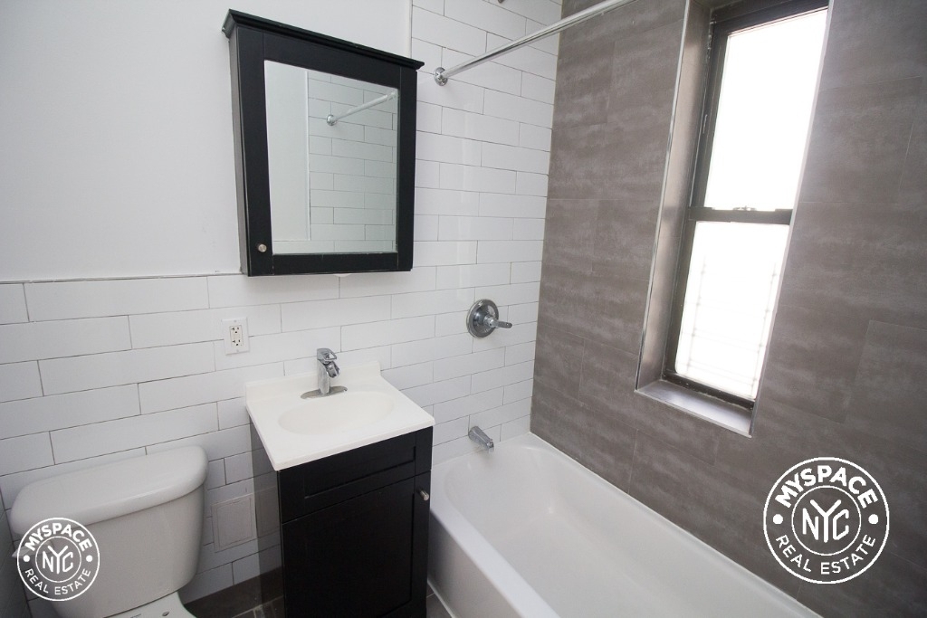 1579 Sterling Pl - Photo 2