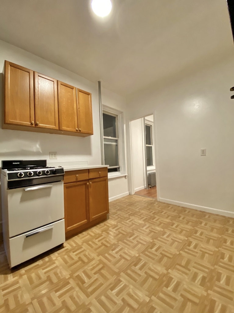 540 West 47th Street - Photo 2