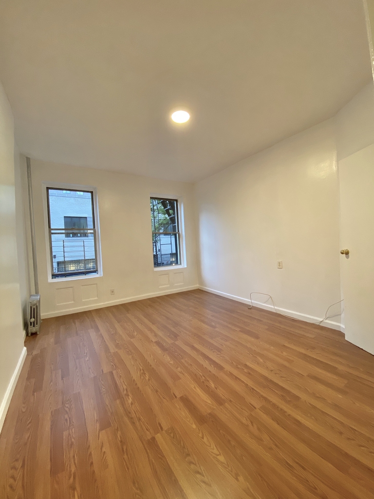 540 West 47th Street - Photo 5