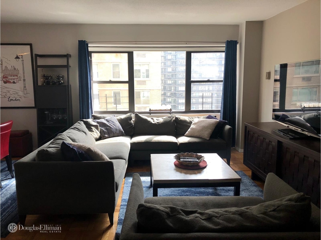 20 West 64th St - Photo 6