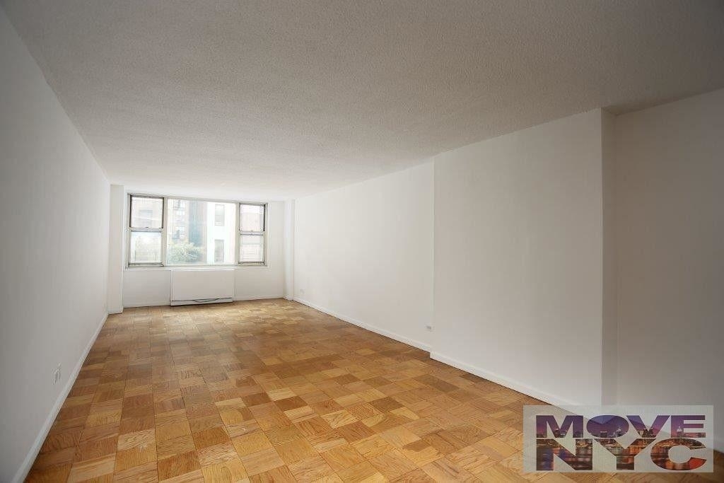 166 East 34th Street - Photo 3