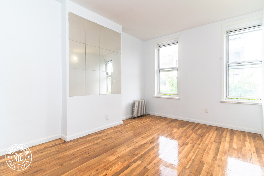 650 Franklin Avenue - Photo 2