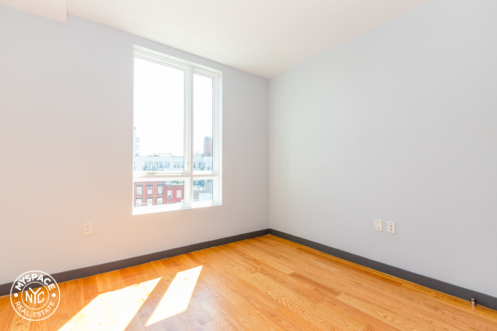 268 Metropolitan Avenue - Photo 5