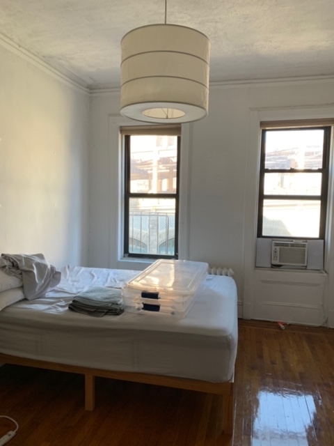 410 East 59th St - Photo 3