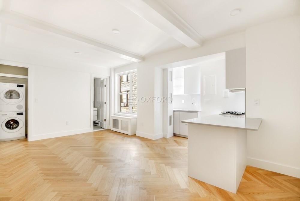 301 East 21st Street - Photo 2