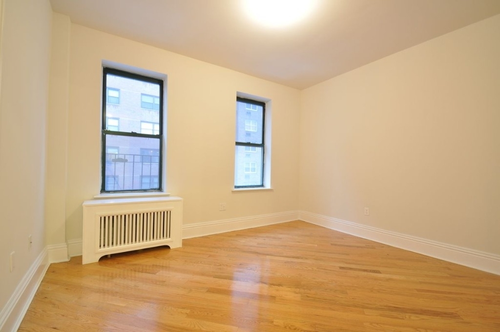 226 East 70th St - Photo 3