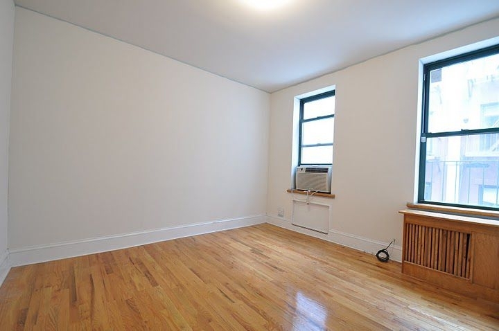 226 East 70th St - Photo 2