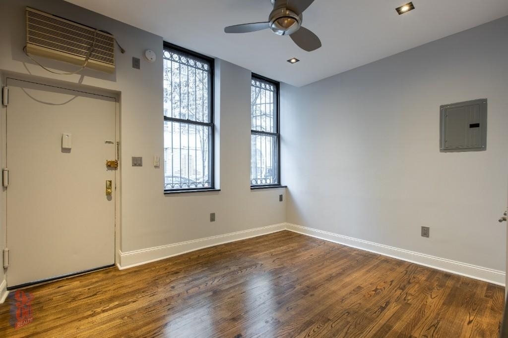 343 East 8th St - Photo 4