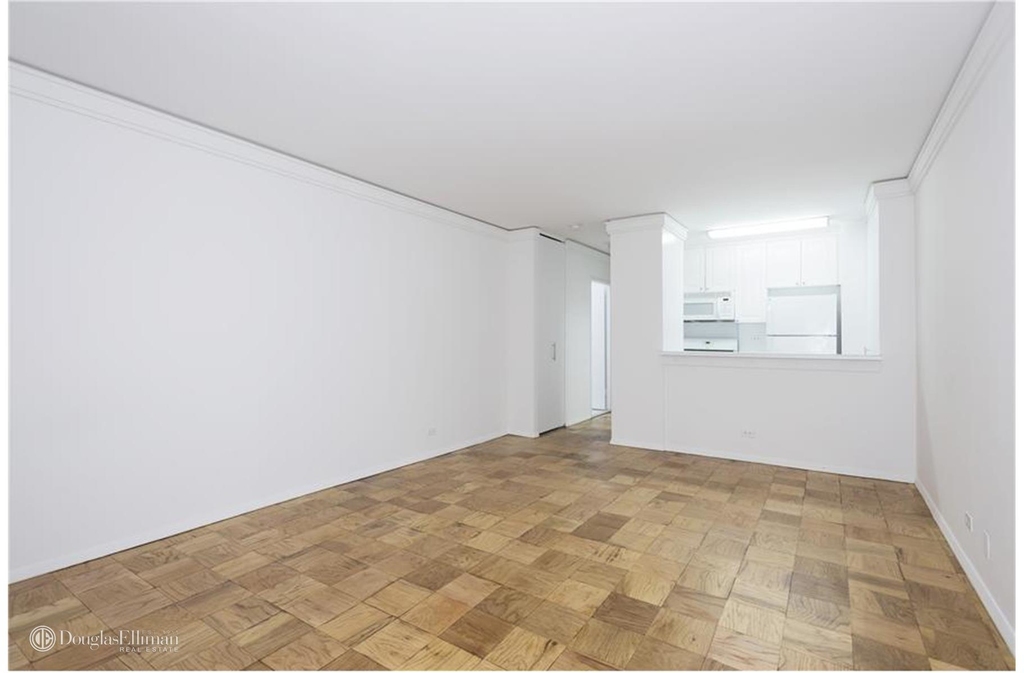 230 West 55th St - Photo 1