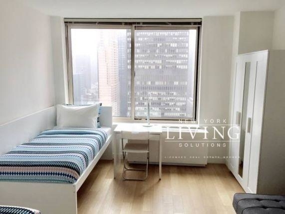 260 West 54th Street - Photo 2