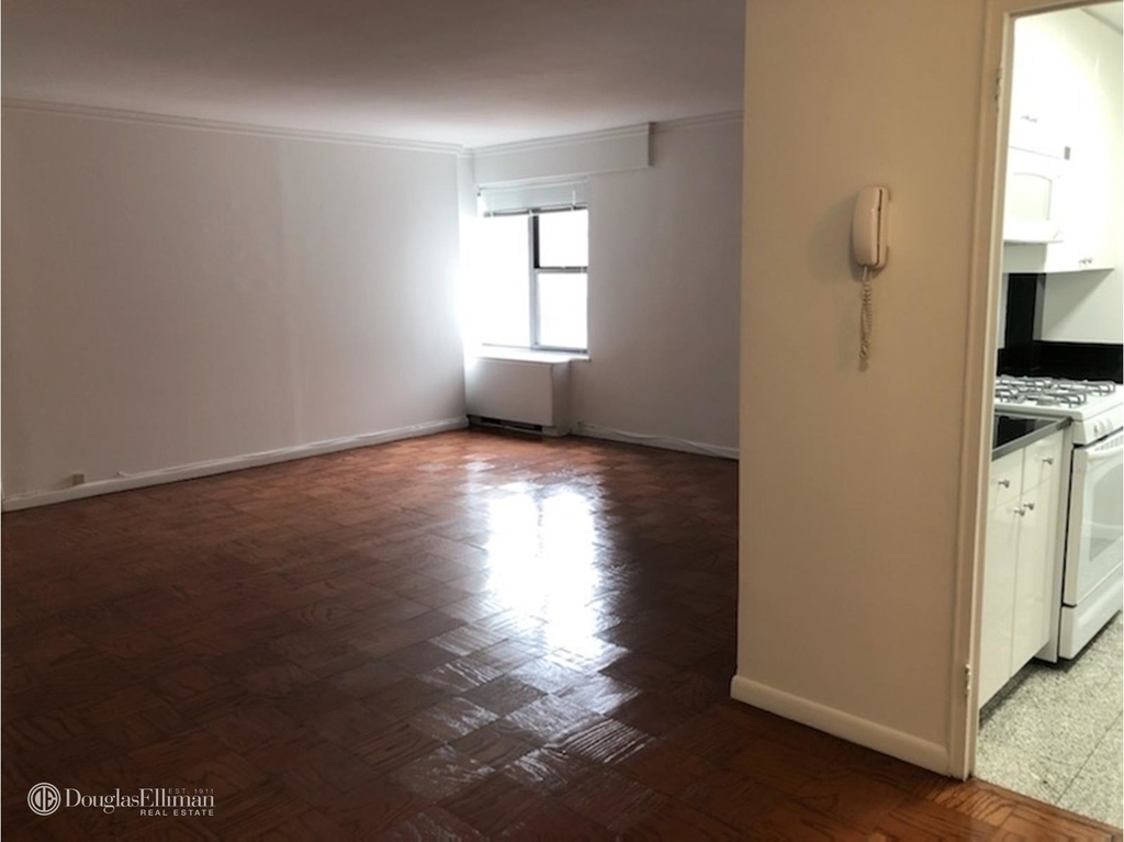 245 East 63rd St - Photo 2