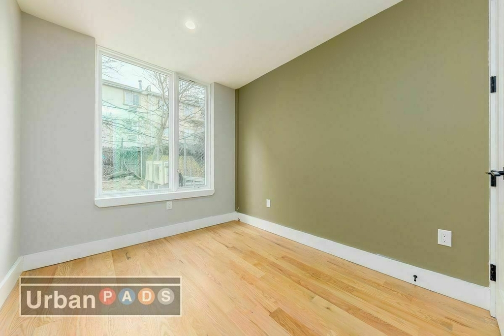 473 Kosciuszko Street - Photo 2