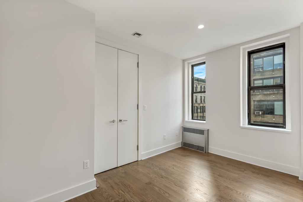 Madison Avenue - Photo 1