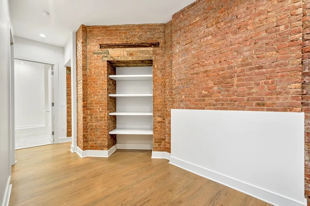 Madison Avenue - Photo 2