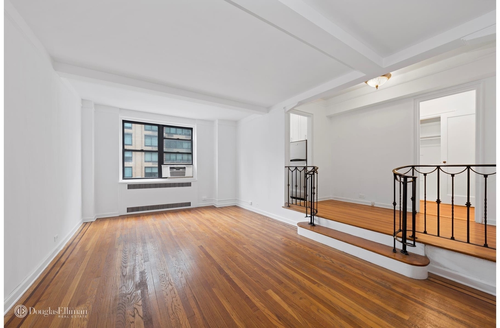 200 West 20th St - Photo 0