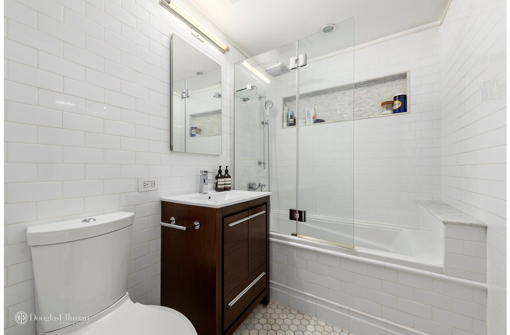405 West 23rd St - Photo 3