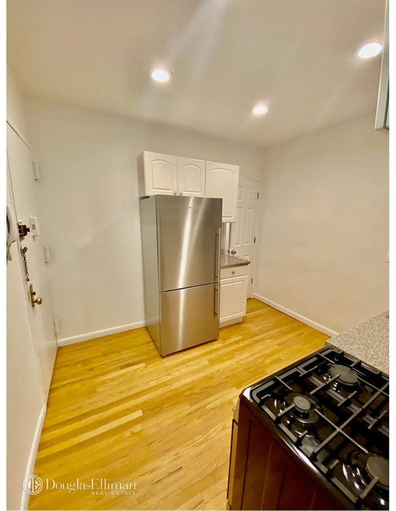 300 East 89th St - Photo 5