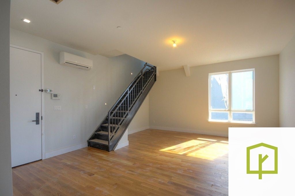 852 Metropolitan Ave - Photo 8