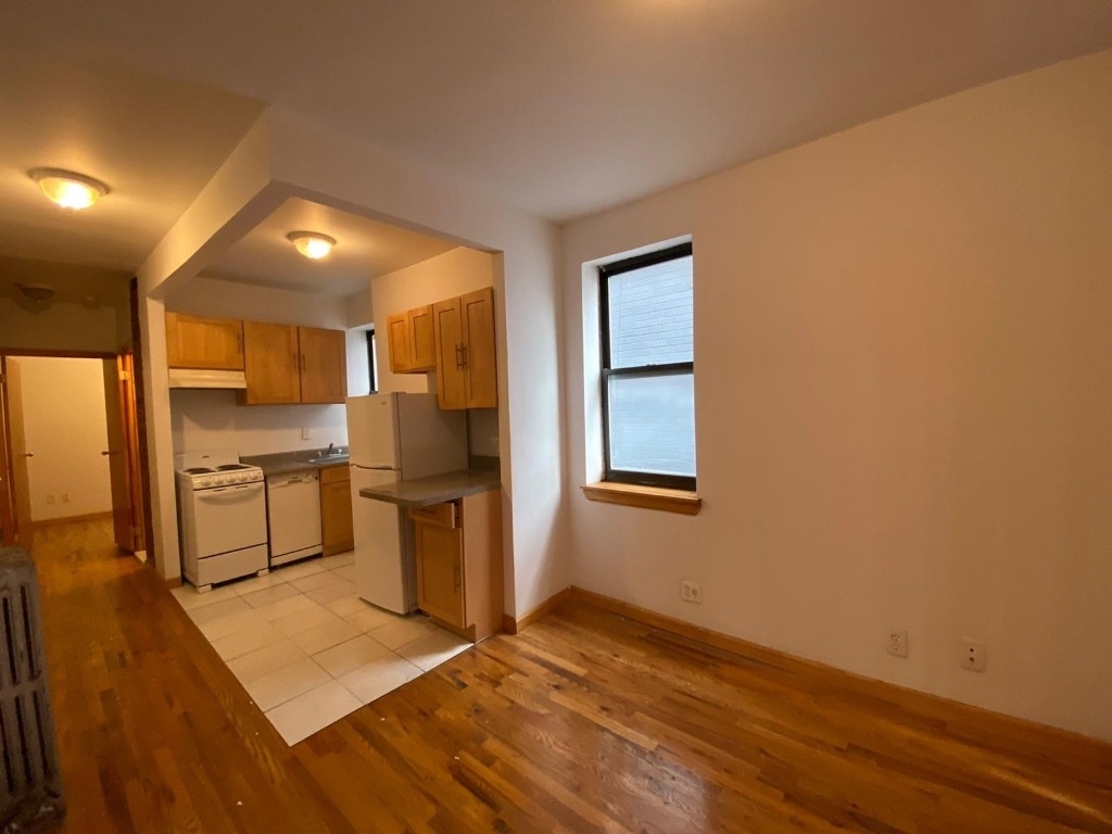 540 East 5 Street - Photo 3