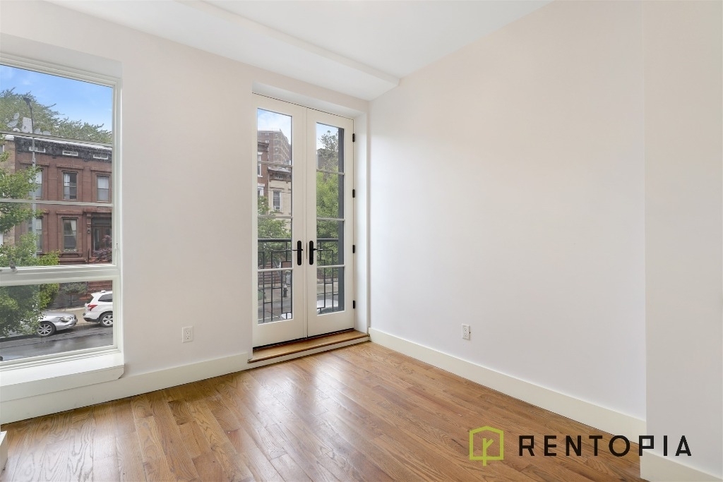 868 Lafayette Avenue - Photo 0